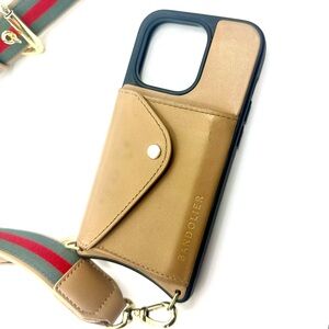 BANDOLIER DONNA
Crossbody Phone Case in Tan/Gold
iPhone 14 PRO CASE - 4 piece